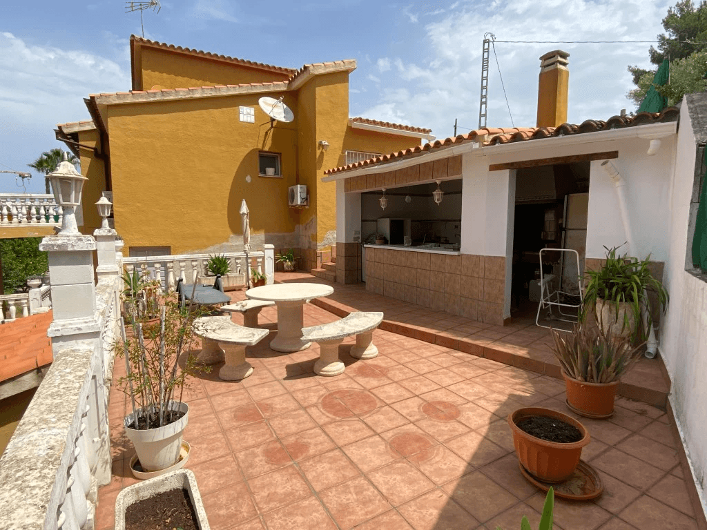 Se vende bonito chalet en el Montgo