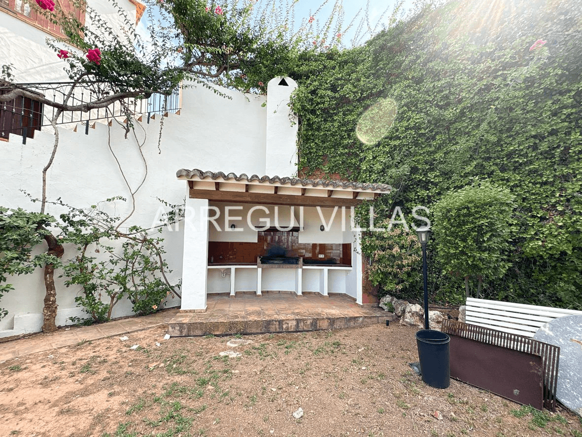 Impresionante villa con vistas en Dénia