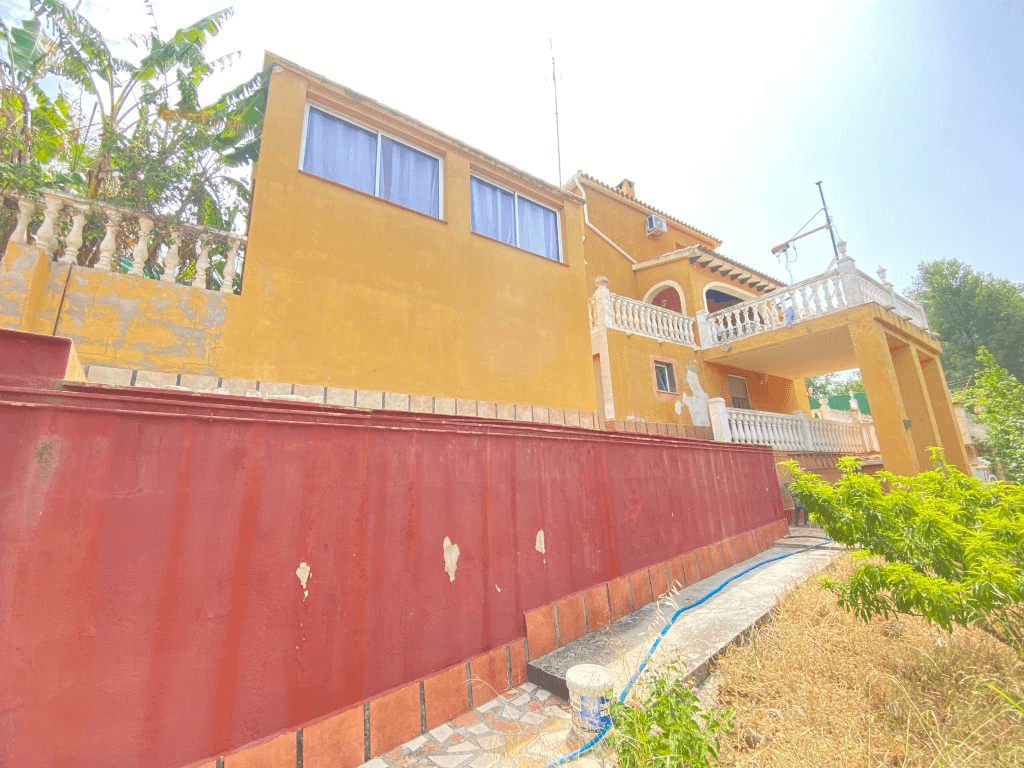 Se vende bonito chalet en el Montgo