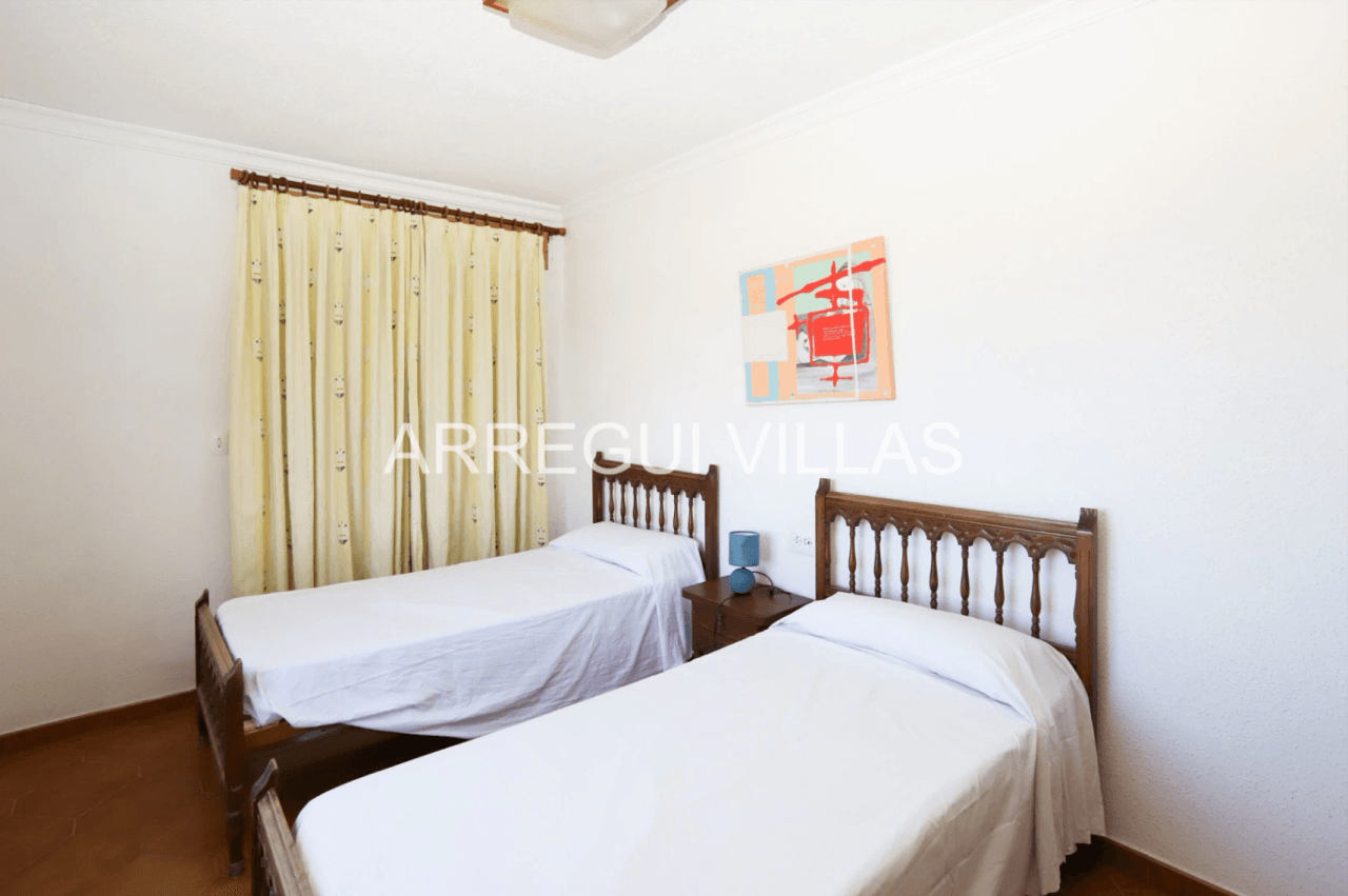 Chalet en venta en primera línea de playa - Las Marinas