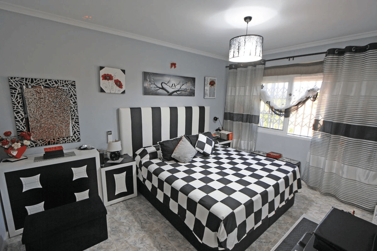 Finca-Villa de 11.310m² a 400 m de la playa