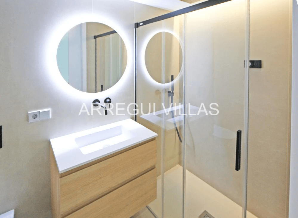 Apartamento de lujo de obra nueva en primera línea de playa – Denia