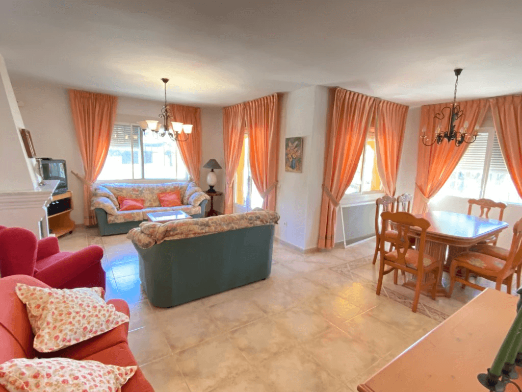 Se vende bonito chalet en el Montgo