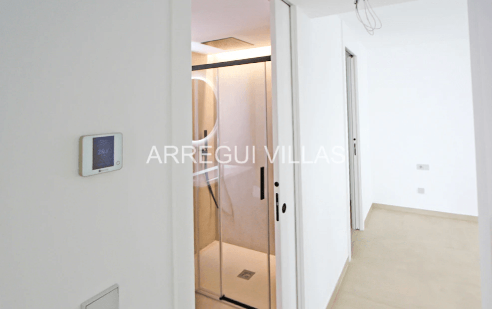 Apartamento de lujo de obra nueva en primera línea de playa – Denia