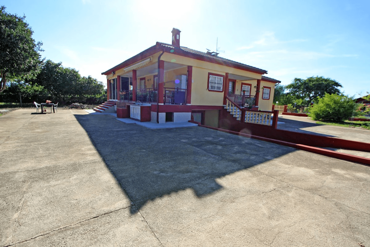 Finca-Villa de 11.310m² a 400 m de la playa