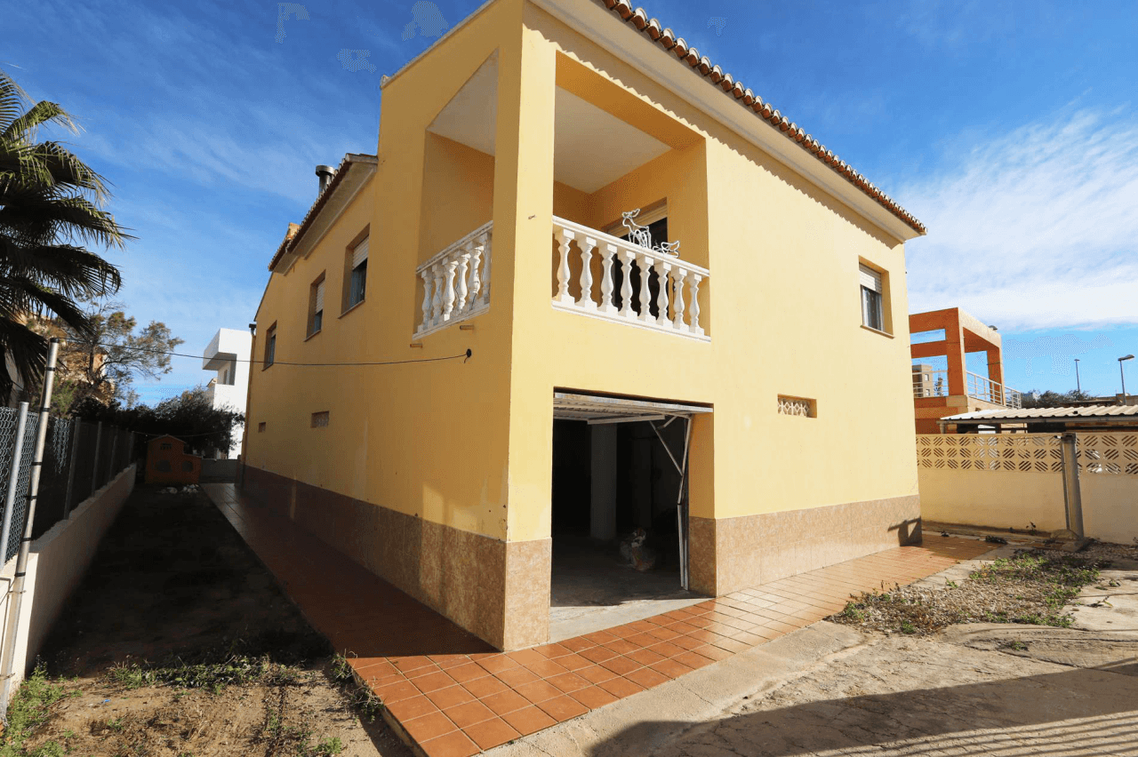Chalet en venta en la playa de Oliva
