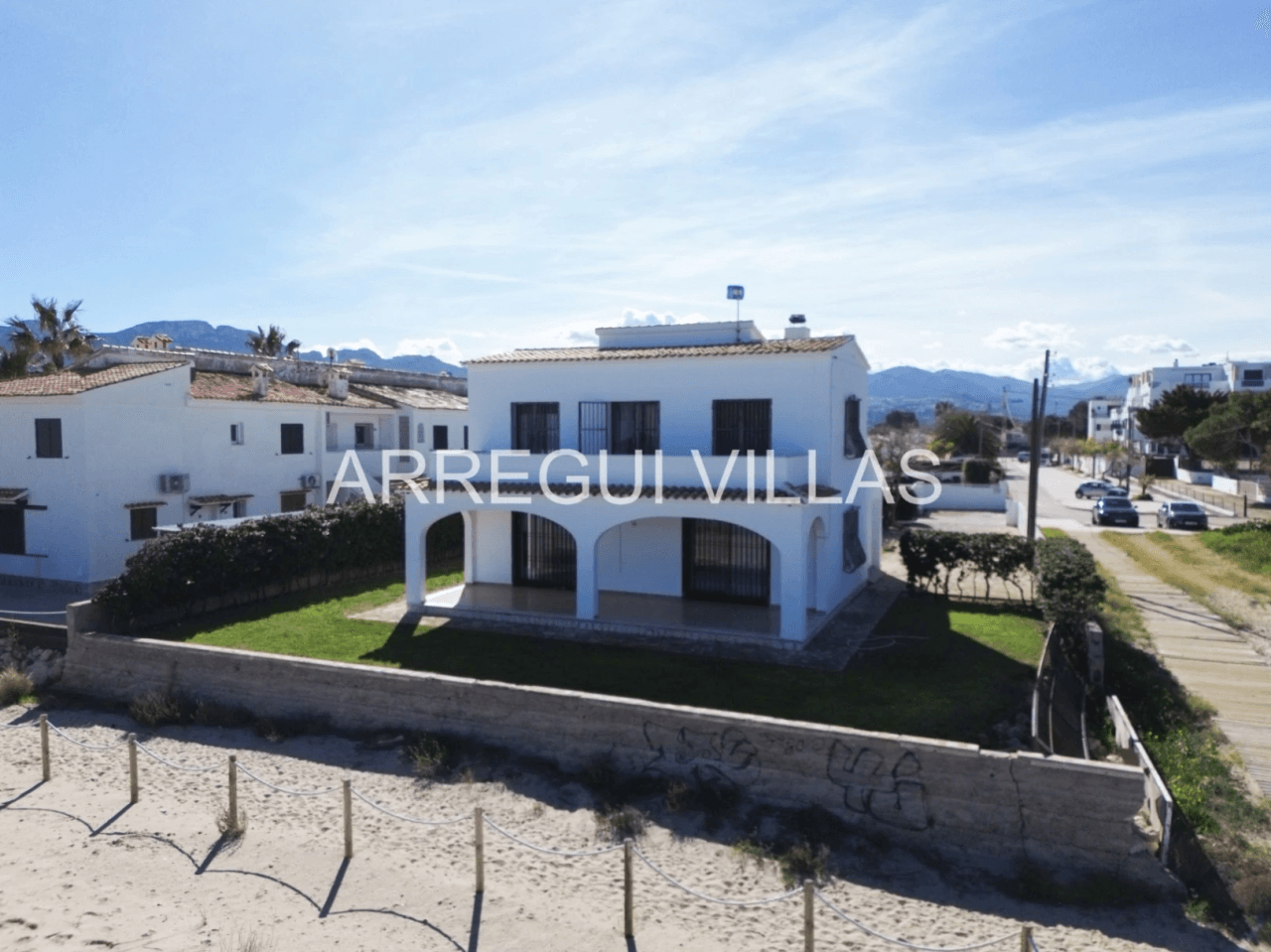 Chalet en venta en primera línea de playa - Las Marinas