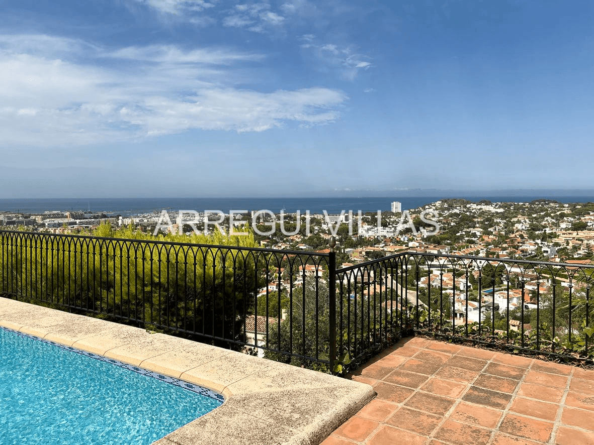 Impresionante villa con vistas en Dénia