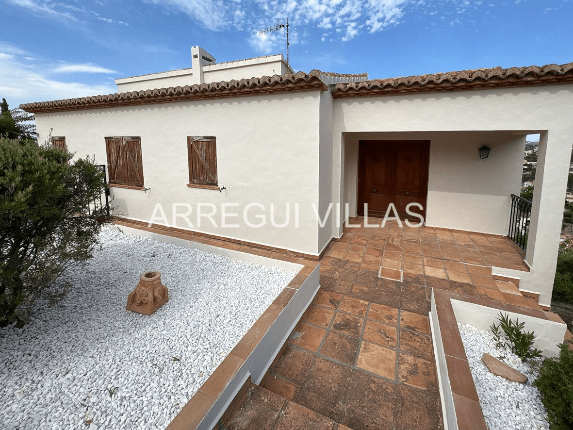Impresionante villa con vistas en Dénia