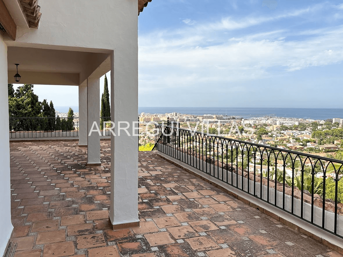 Impresionante villa con vistas en Dénia