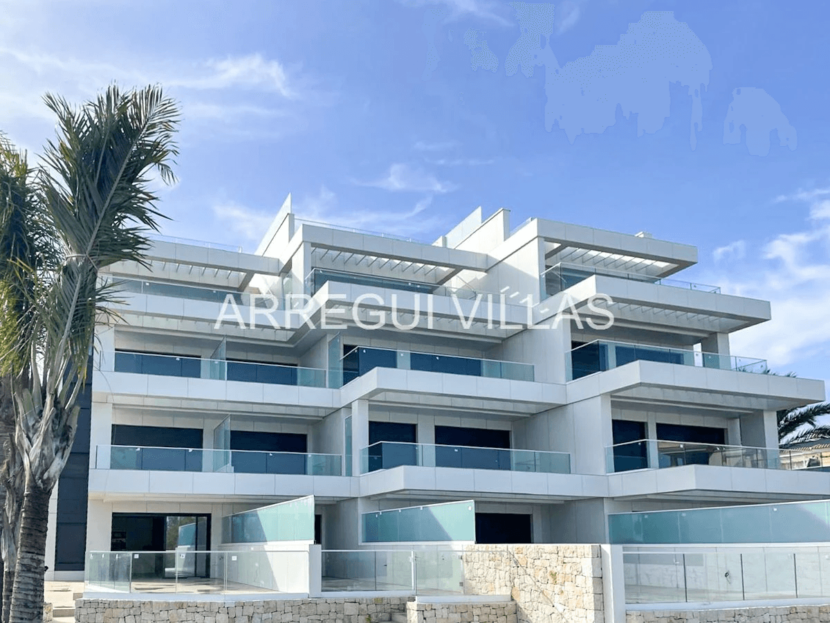 Apartamento de lujo de obra nueva en primera línea de playa – Denia