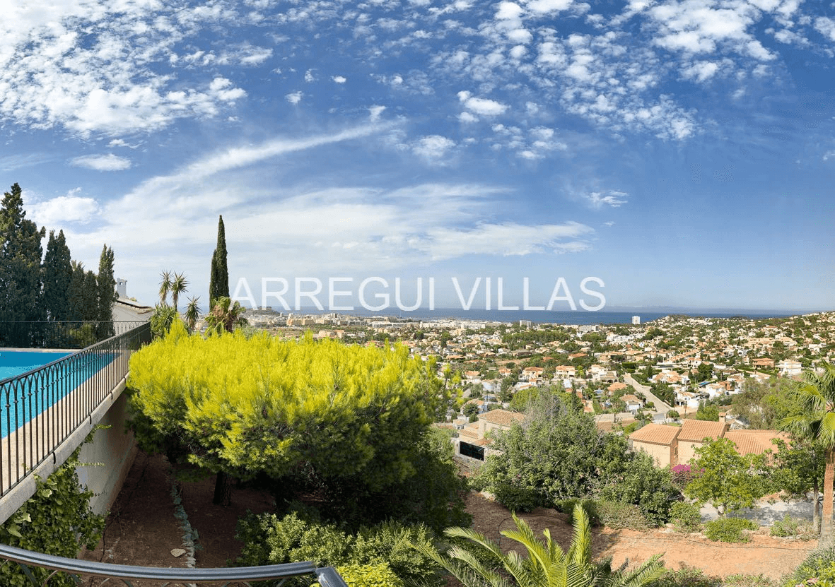 Impresionante villa con vistas en Dénia