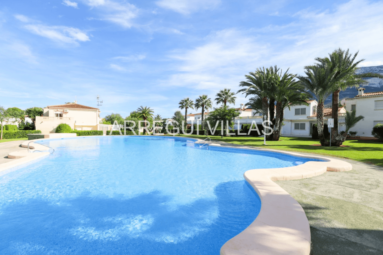 Chalet pareado en venta en Dénia - El Cortijo