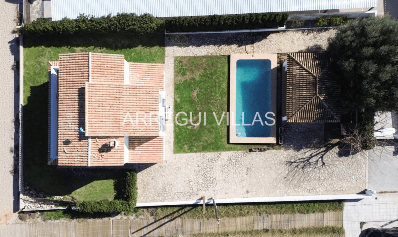Chalet en venta en primera línea de playa - Las Marinas