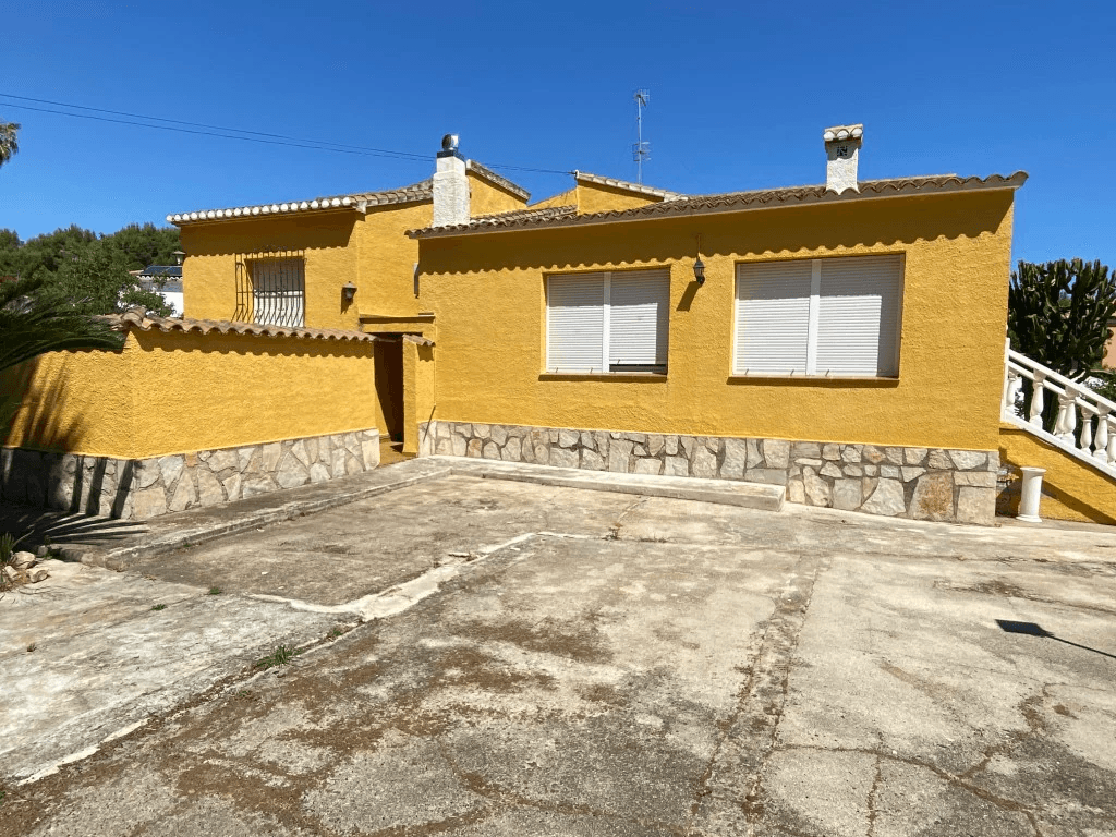 Se vende bonito chalet en el Montgo