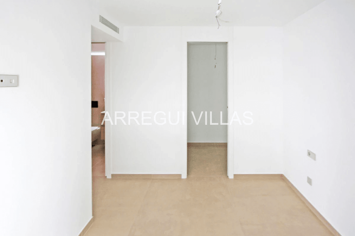 Apartamento de lujo de obra nueva en primera línea de playa – Denia