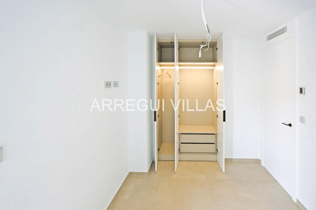 Apartamento de lujo de obra nueva en primera línea de playa – Denia