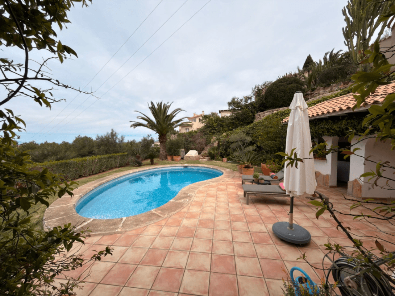CHALET EN EL MONTGO CON VISTAS AL MAR Y A LA MONTAÑA Y PISCINA EN ZONA TRANQUILA