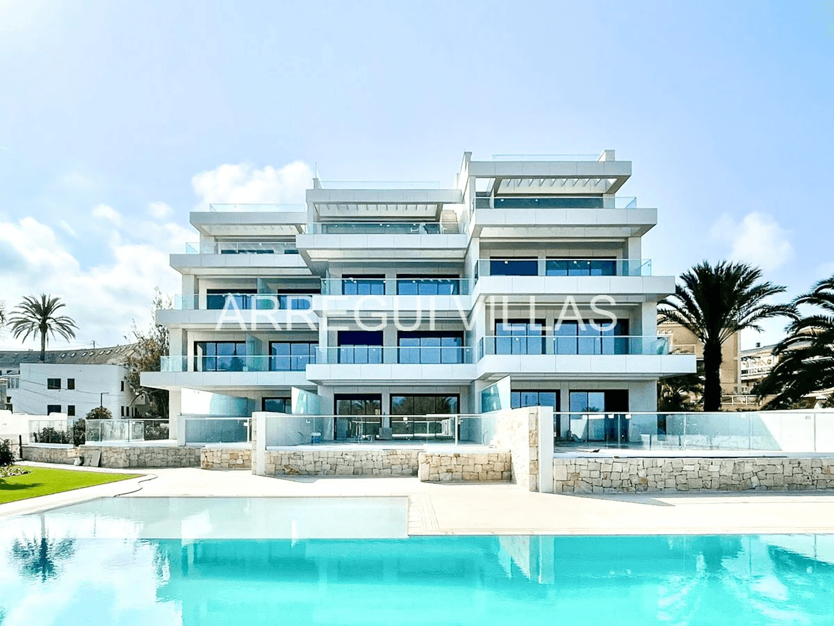 Apartamento de lujo de obra nueva en primera línea de playa – Denia