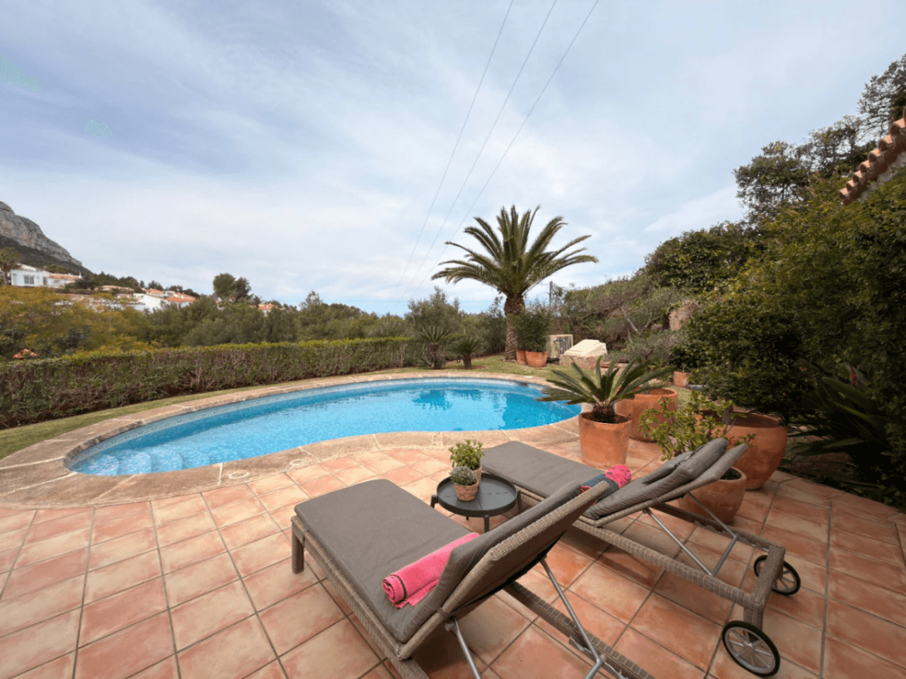 CHALET EN EL MONTGO CON VISTAS AL MAR Y A LA MONTAÑA Y PISCINA EN ZONA TRANQUILA