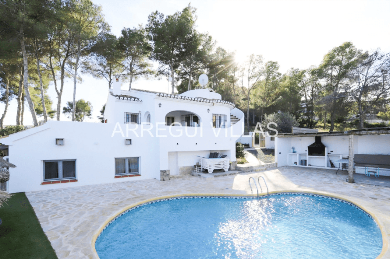 Villa con piscina privada en venta en Jávea - Adusbia