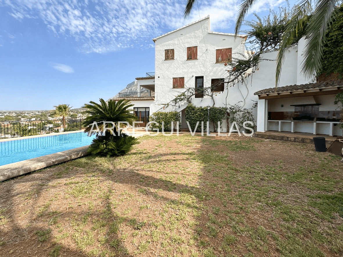 Impresionante villa con vistas en Dénia