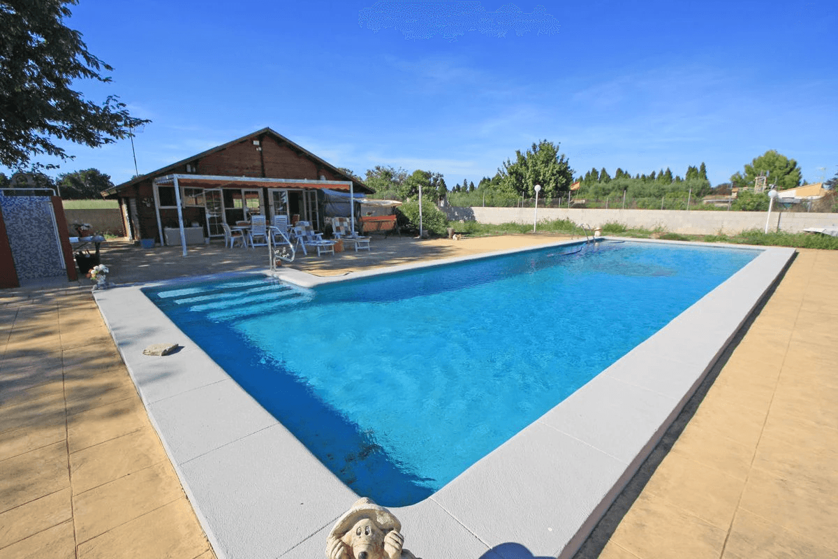 Finca-Villa de 11.310m² a 400 m de la playa