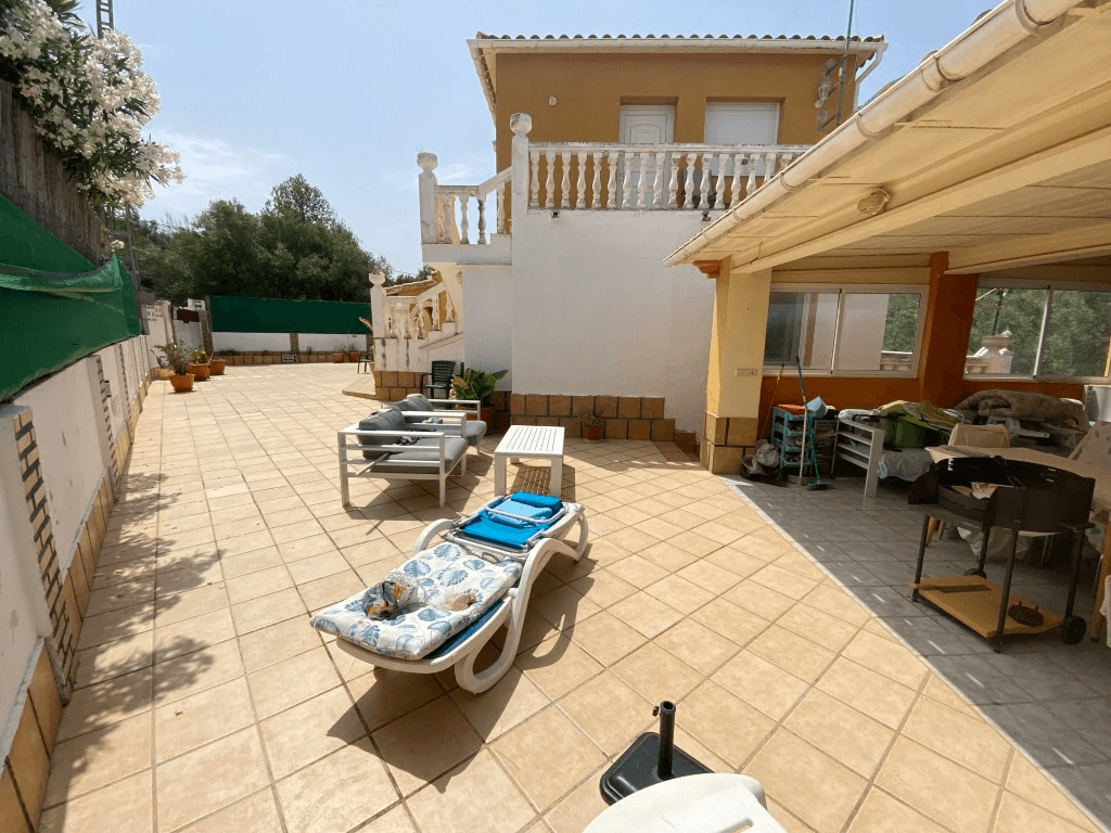 Se vende bonito chalet en el Montgo