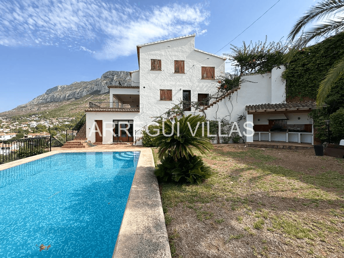 Impresionante villa con vistas en Dénia