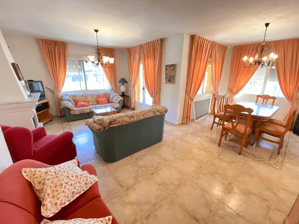 Se vende bonito chalet en el Montgo