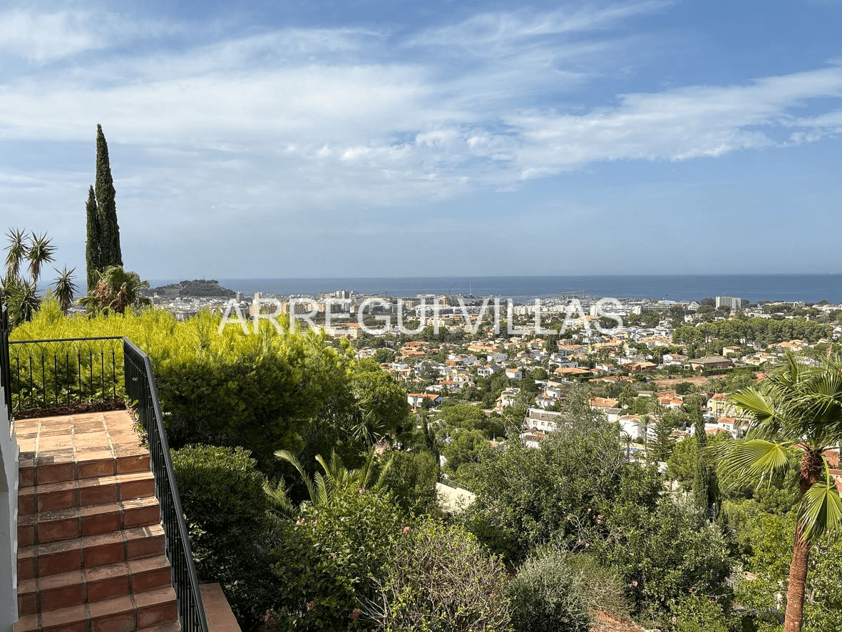 Impresionante villa con vistas en Dénia