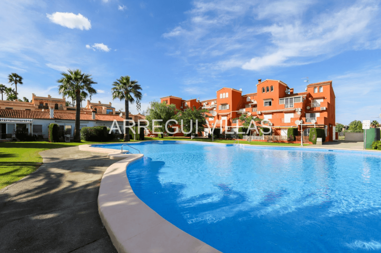 Chalet pareado en venta en Dénia - El Cortijo