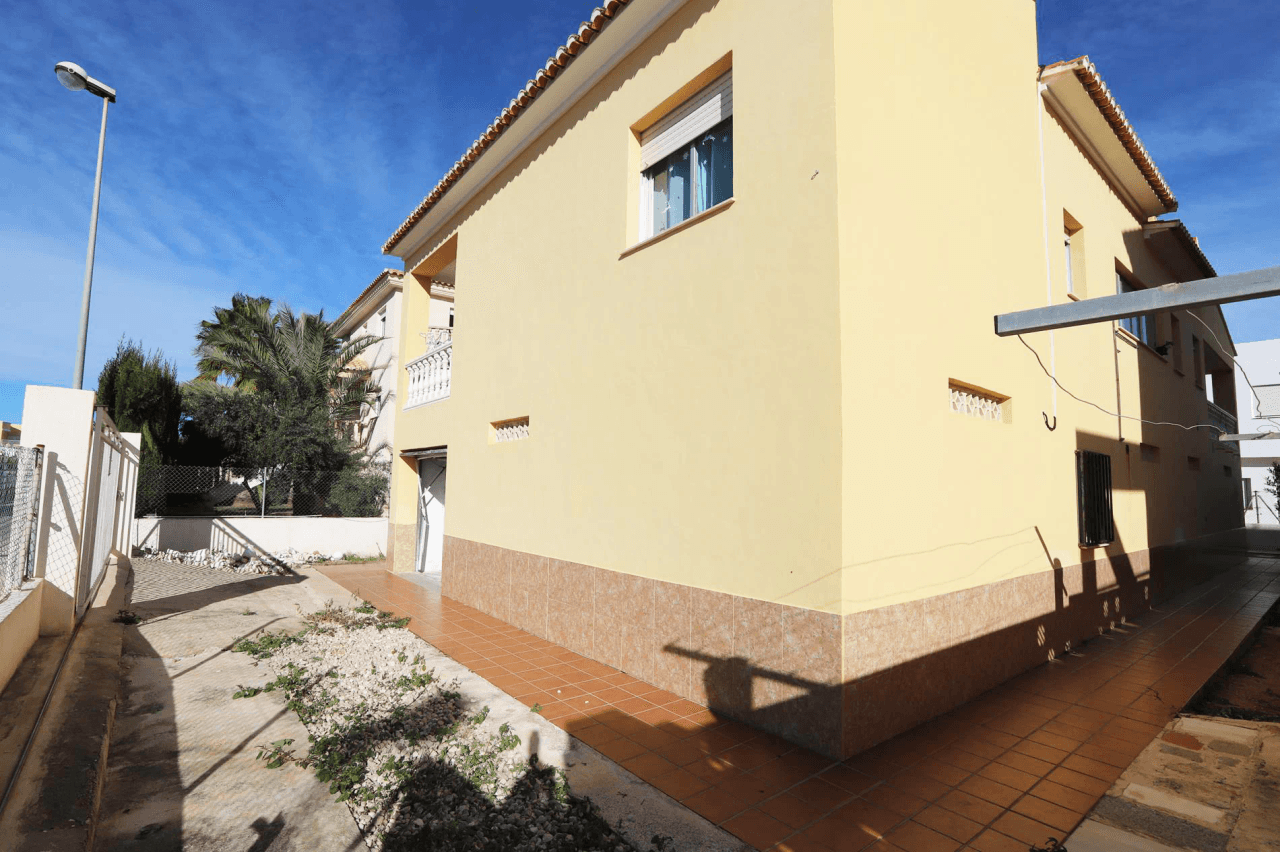 Chalet en venta en la playa de Oliva