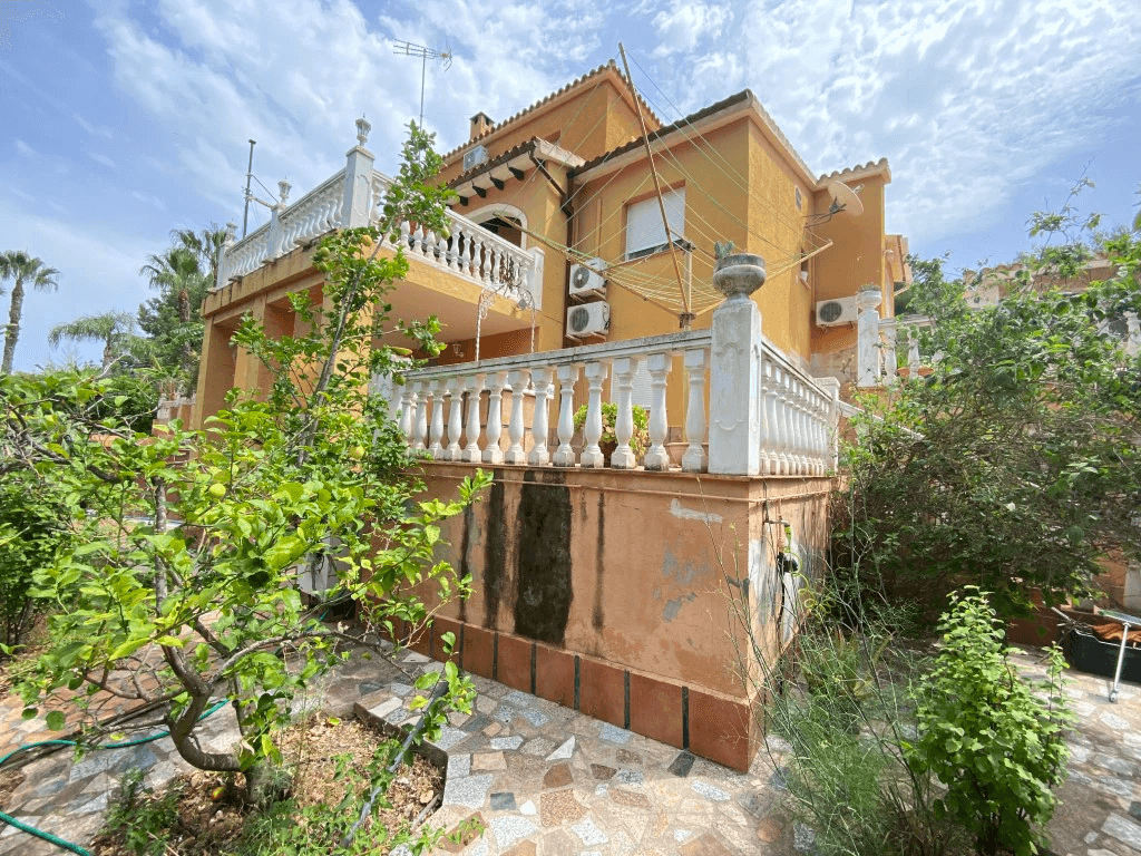 Se vende bonito chalet en el Montgo