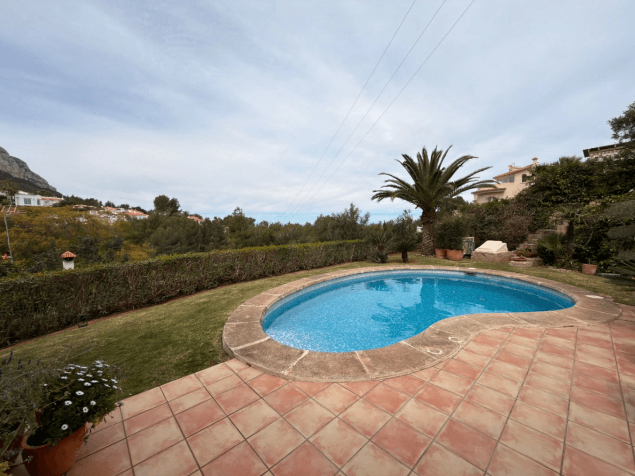 CHALET EN EL MONTGO CON VISTAS AL MAR Y A LA MONTAÑA Y PISCINA EN ZONA TRANQUILA