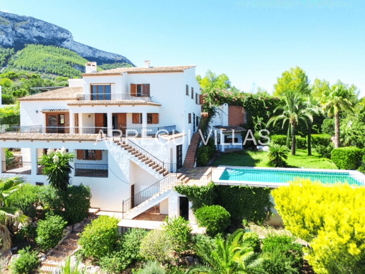 Impresionante villa con vistas en Dénia