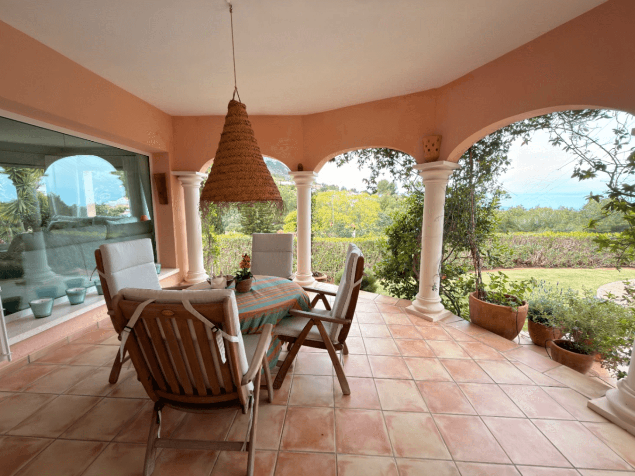 CHALET EN EL MONTGO CON VISTAS AL MAR Y A LA MONTAÑA Y PISCINA EN ZONA TRANQUILA