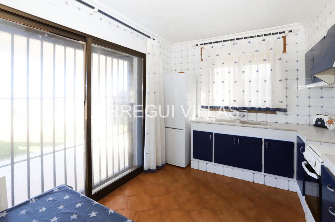 Chalet en venta en primera línea de playa - Las Marinas