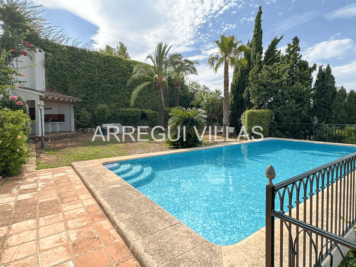 Impresionante villa con vistas en Dénia
