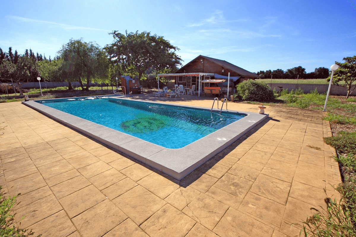 Finca-Villa de 11.310m² a 400 m de la playa