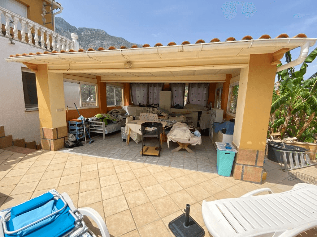 Se vende bonito chalet en el Montgo