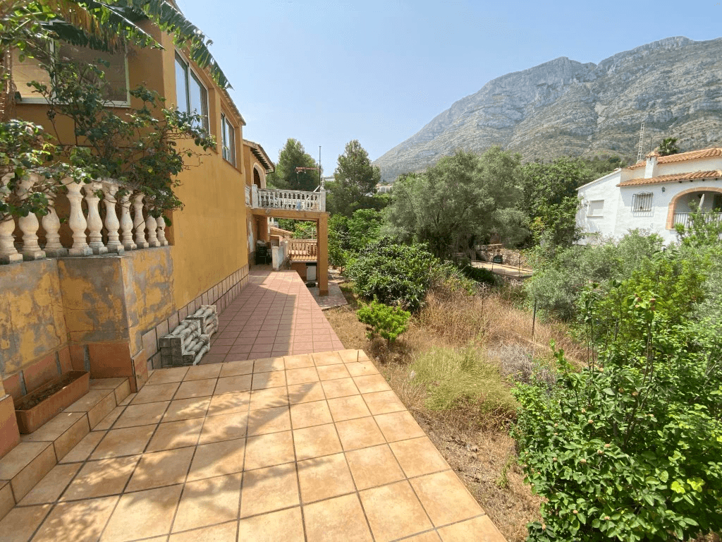 Se vende bonito chalet en el Montgo