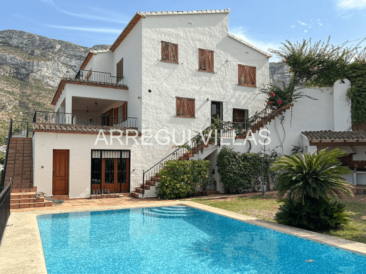 Impresionante villa con vistas en Dénia
