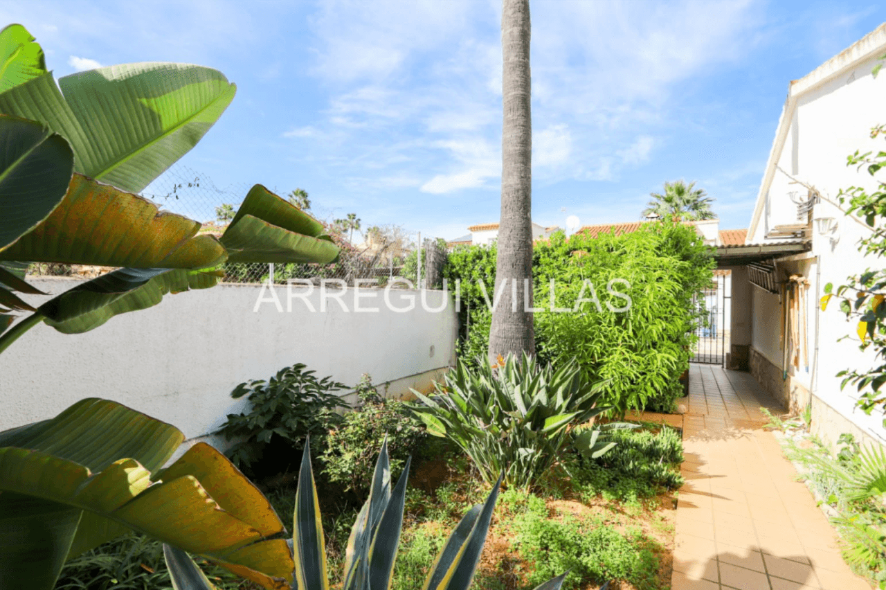 Chalet pareado en venta en Dénia - El Cortijo