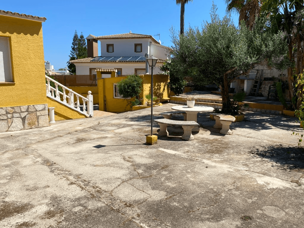 Se vende bonito chalet en el Montgo
