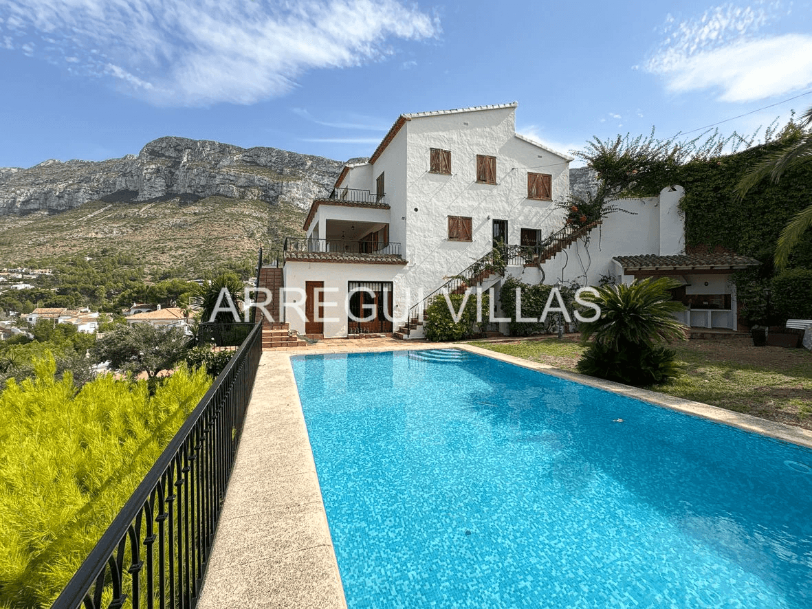 Impresionante villa con vistas en Dénia