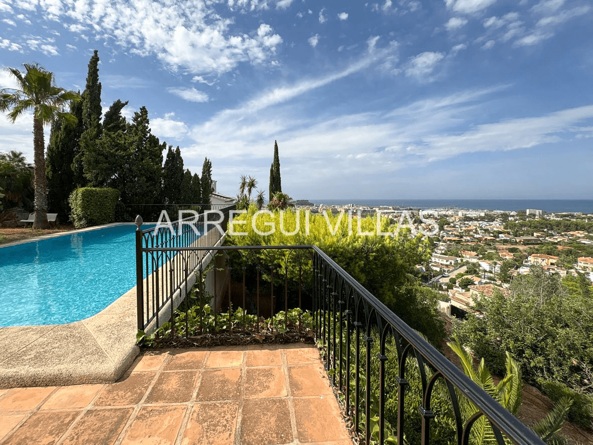 Impresionante villa con vistas en Dénia