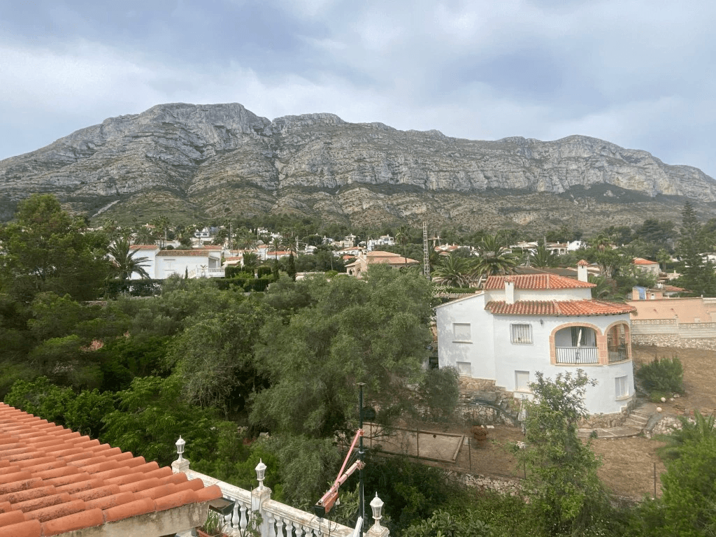 Se vende bonito chalet en el Montgo
