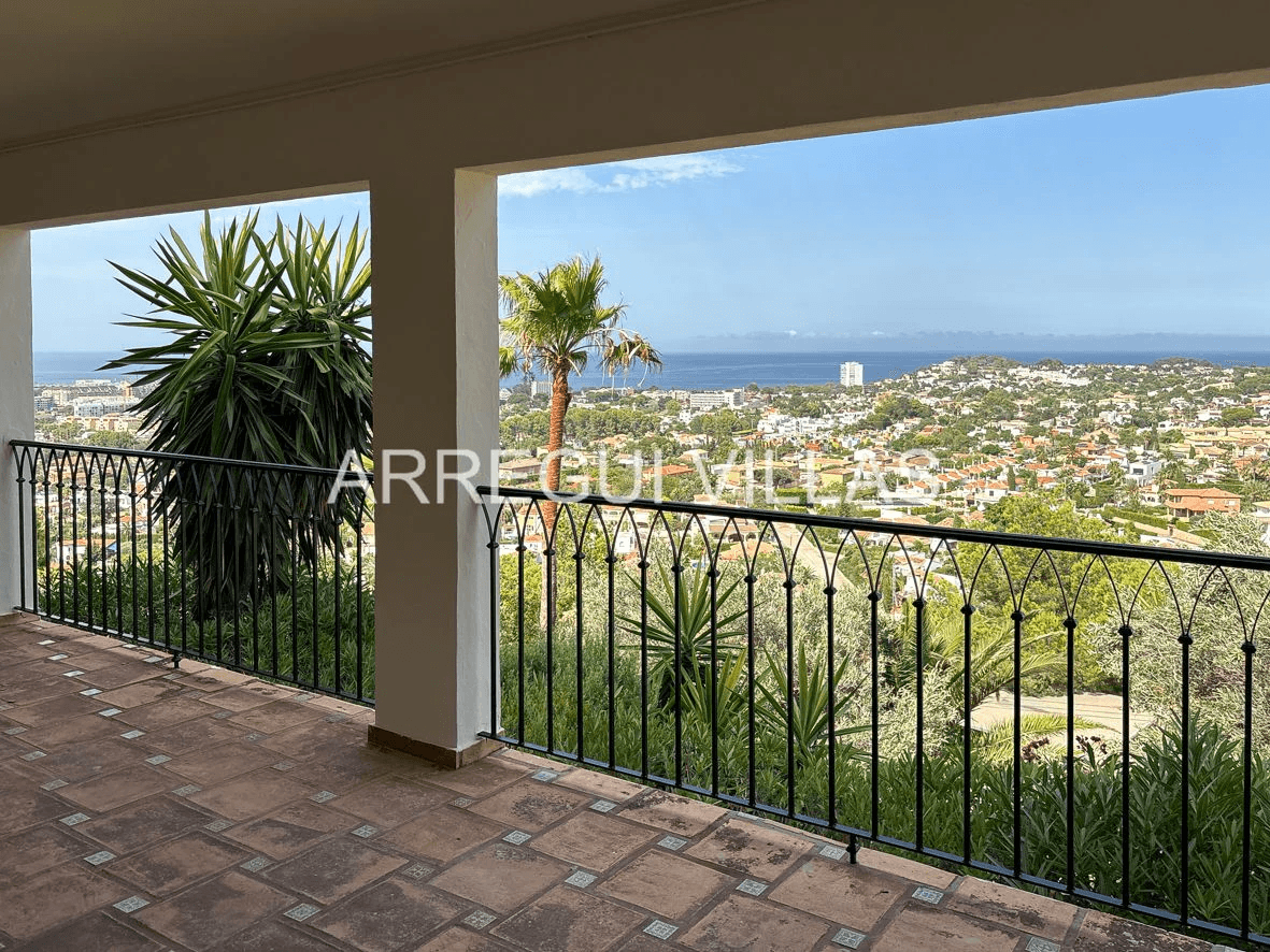 Impresionante villa con vistas en Dénia