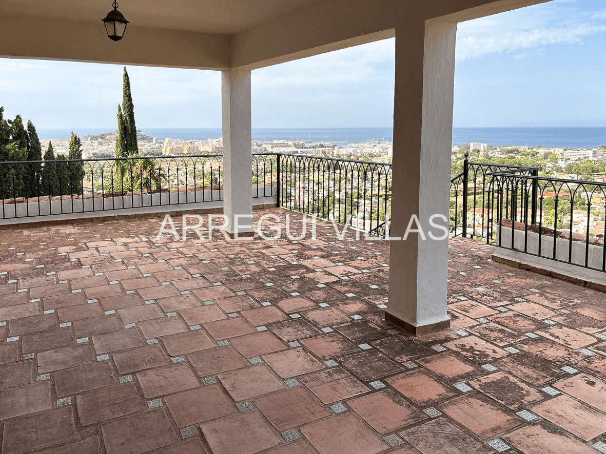 Impresionante villa con vistas en Dénia